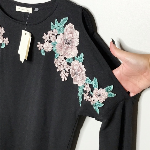 Cold Shoulder Floral Appliqué Top - Picture 2 of 5